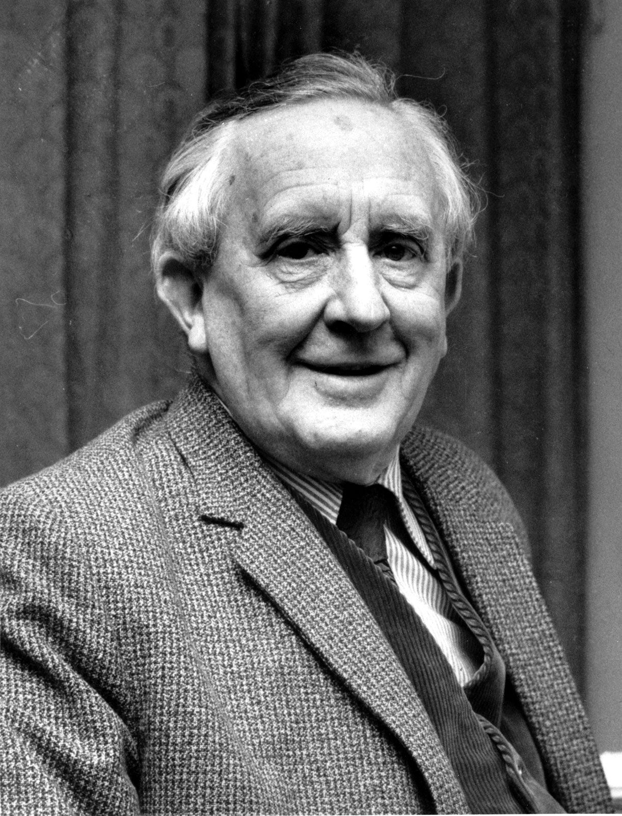 Books in Order: A Comprehensive List of JRR Tolkien’s Works