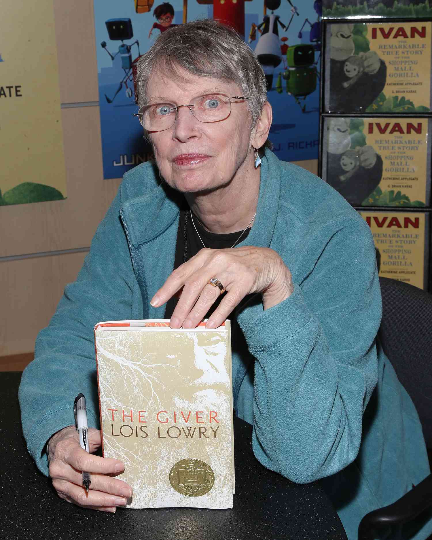 Books in Order: Comprehensive Guide to Lois Lowry’s Publications