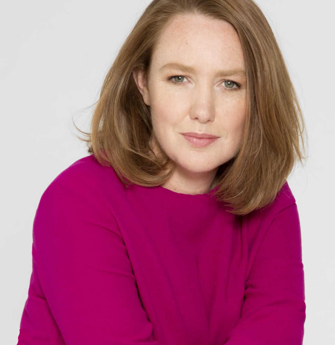 Books in Order: A Comprehensive Guide to Paula Hawkins’ Works