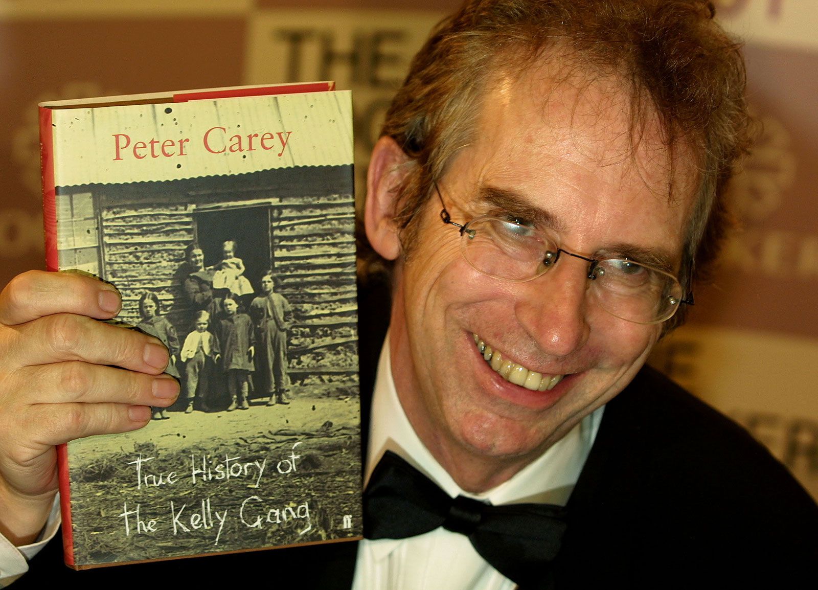 Books in Order: Comprehensive List of Peter Carey’s Work