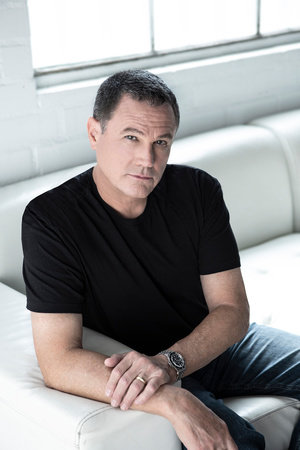 Books in Order: A Comprehensive Guide to Robert Crais’s Works