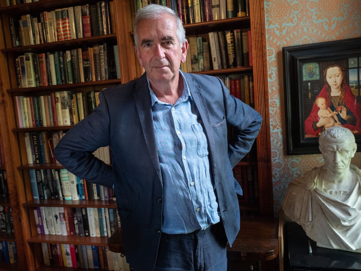 Books in Order: A Comprehensive Guide to Robert Harris’s Novels