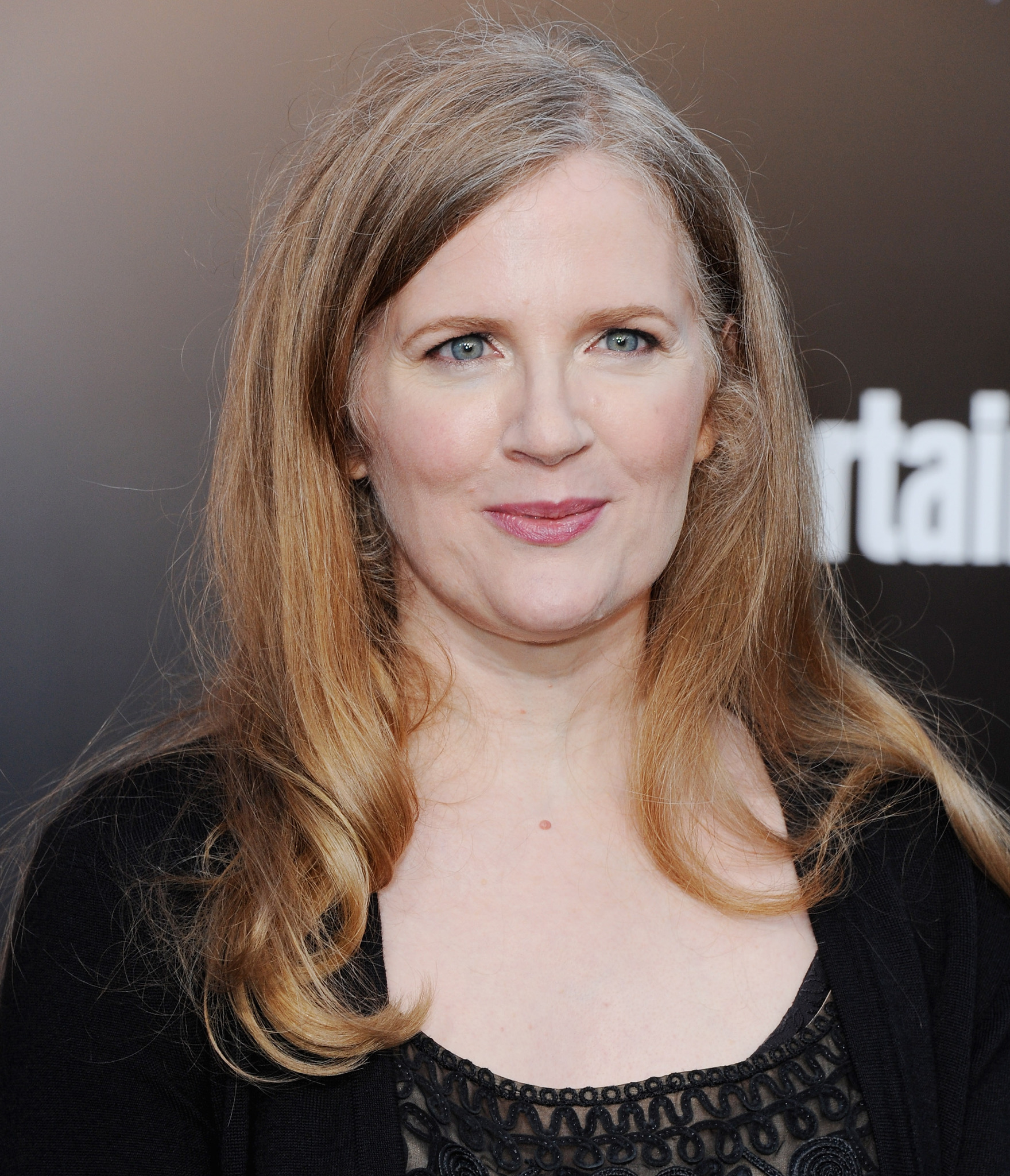 Books in Order: The Comprehensive Guide to Suzanne Collins’s Works