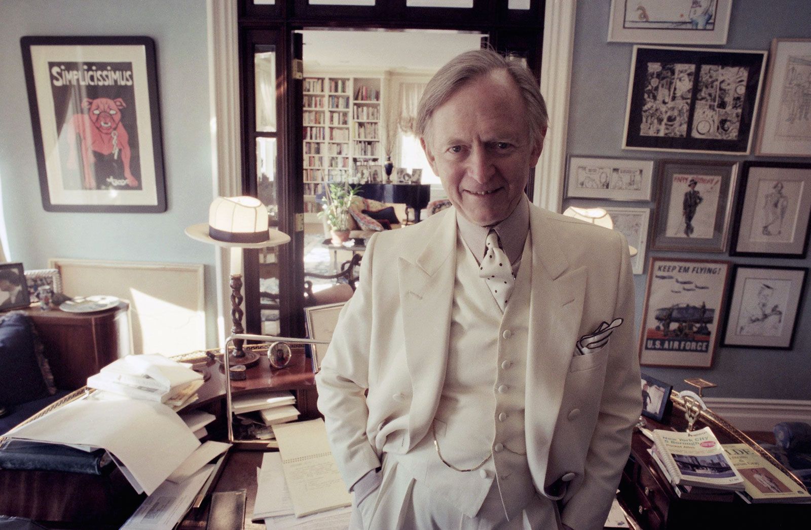 Books in Order: Comprehensive Guide to Tom Wolfe’s Bestselling Novels