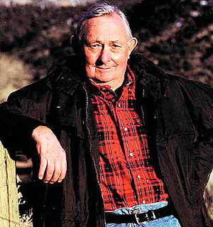 Books in Order: Your Comprehensive Guide to Tony Hillerman’s Novels